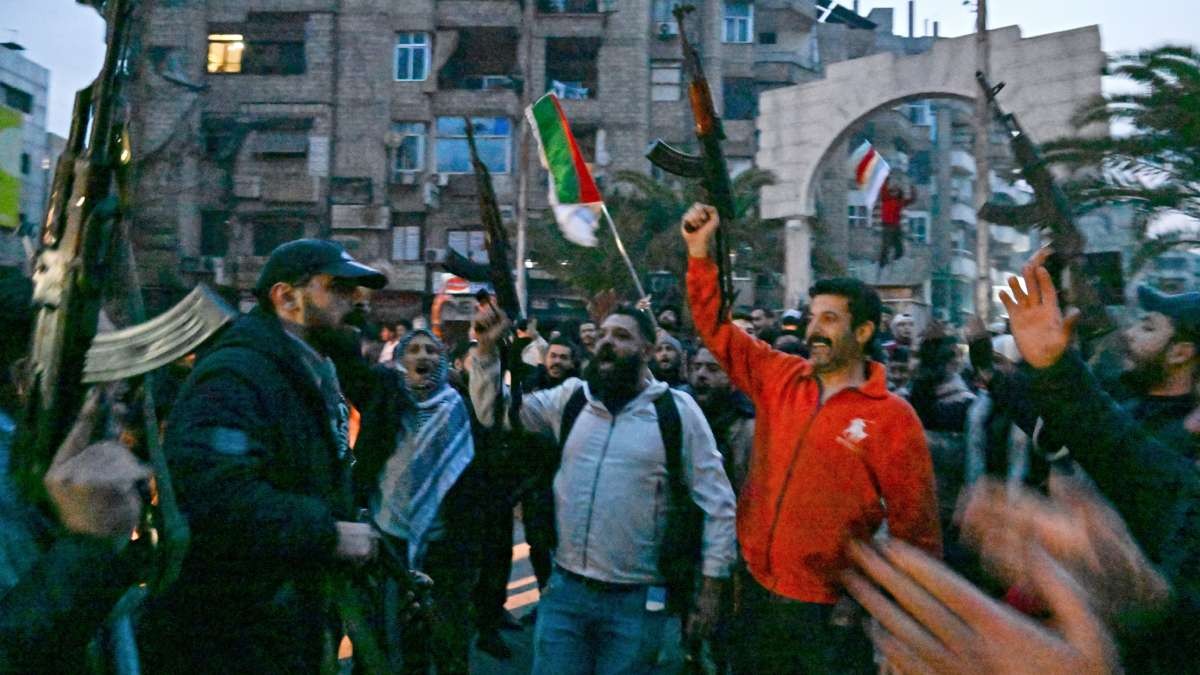 Fuerzas rebeldes sirias ingresaron a Damasco y afirman que el Presidente Bashar Al Asad huyó