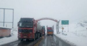 No hay pase en Ticlio: intensa nevada bloquea la Carretera Central