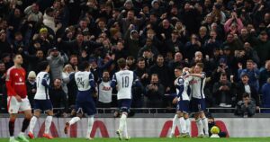 El gol olímpico del Tottenham que selló la eliminación del Manchester United en los cuartos de la Copa de la Liga