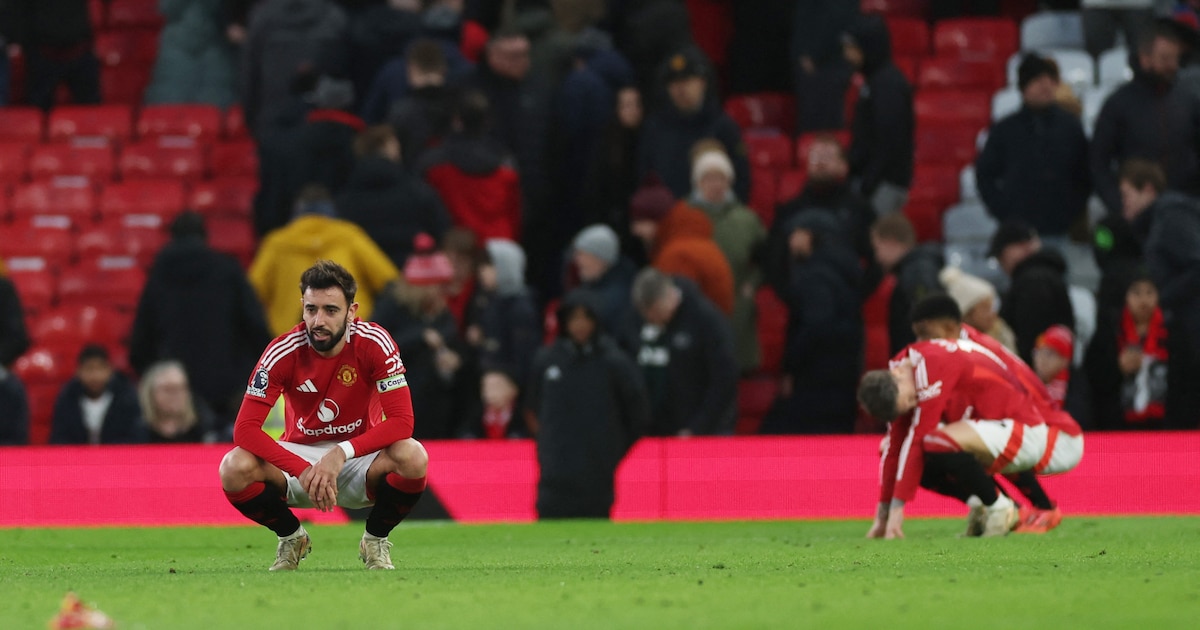 El Manchester United perdió 3-0 de local y quedó cerca de puestos de descenso: el insólito episodio en plena conferencia del DT