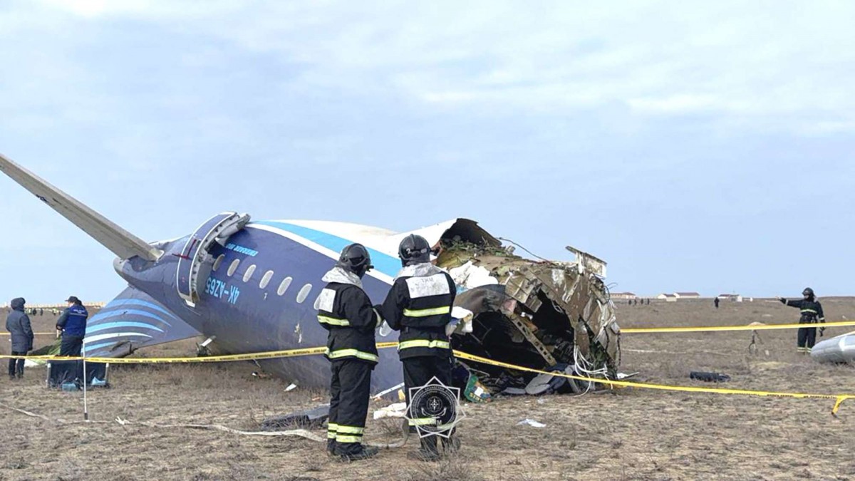 Tragedia dejó 38 fallecidos: Azerbaiyán acusa a Rusia de derribar su avión en Kazajistán