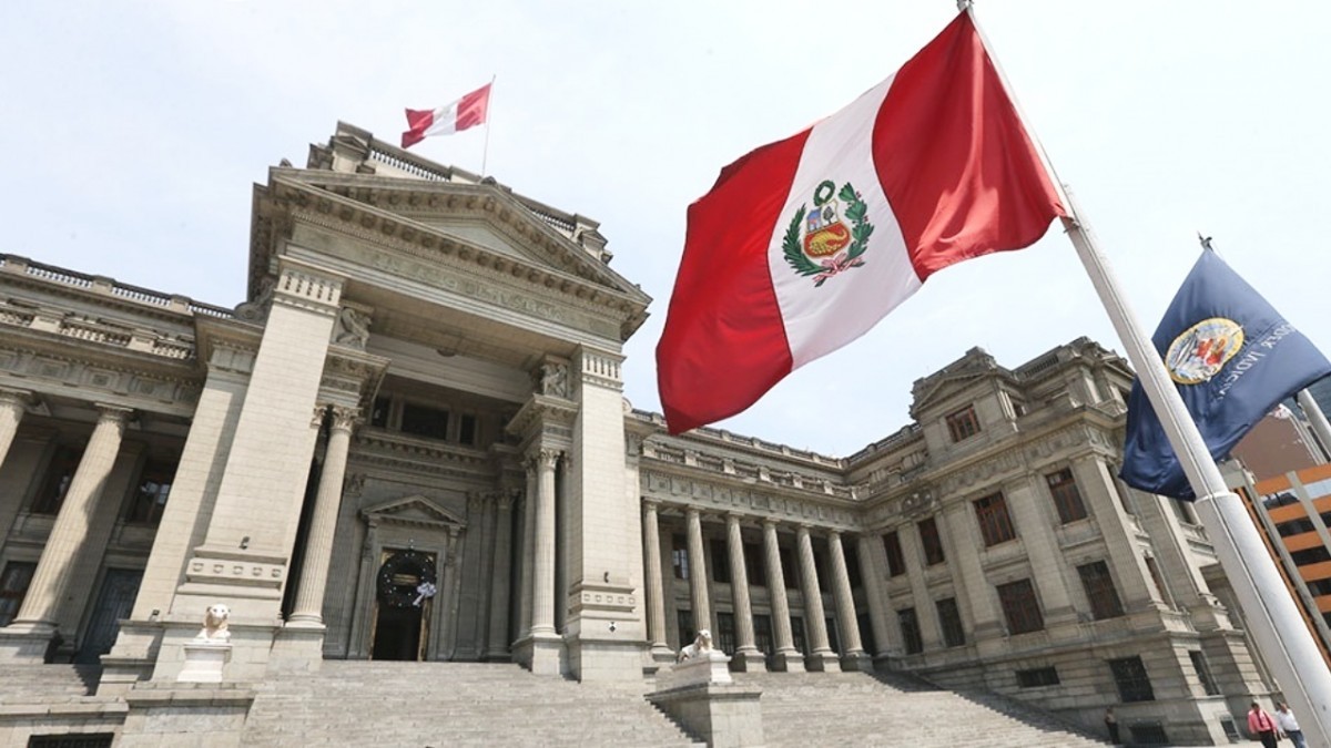 Perú: Aparece muerto presidente de empresa que entregaba comida para perros y productos vencidos a escolares