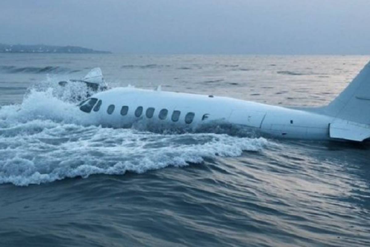 Accidente de avión en Emiratos Árabes Unidos al estrellarse en el mar