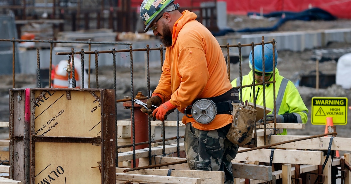 Estados Unidos creó 256.000 puestos de trabajo en diciembre y la tasa de desempleo bajó al 4,1%