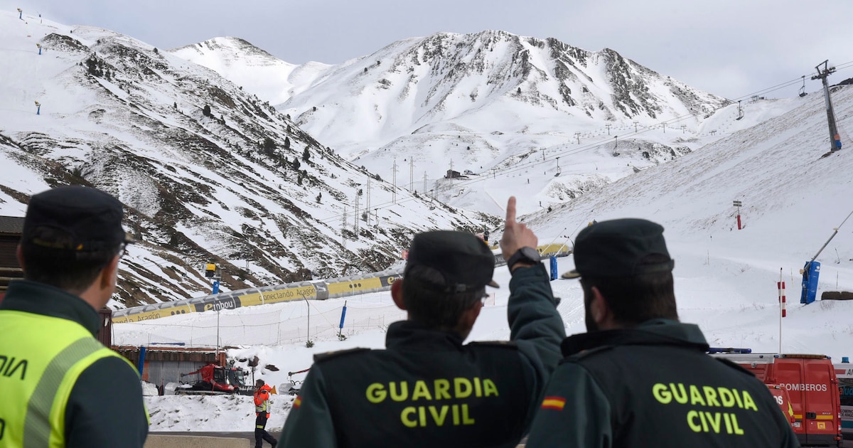 Un accidente de un telesilla en la estación de esquí de Astún deja más de 40 personas heridas, dos graves