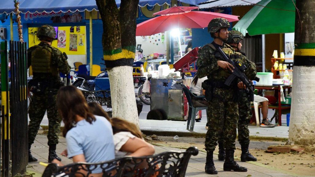 «Esta es la mayor crisis»: Alerta en Colombia por ola de violencia que ha dejado cerca de un centenar de muertos