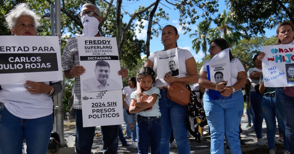 Los familiares de los presos políticos en Venezuela denunciaron torturas y aislamientos