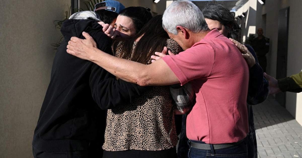 Así fue el emotivo reencuentro de los rehenes israelíes con sus familias, tras 482 días secuestrados