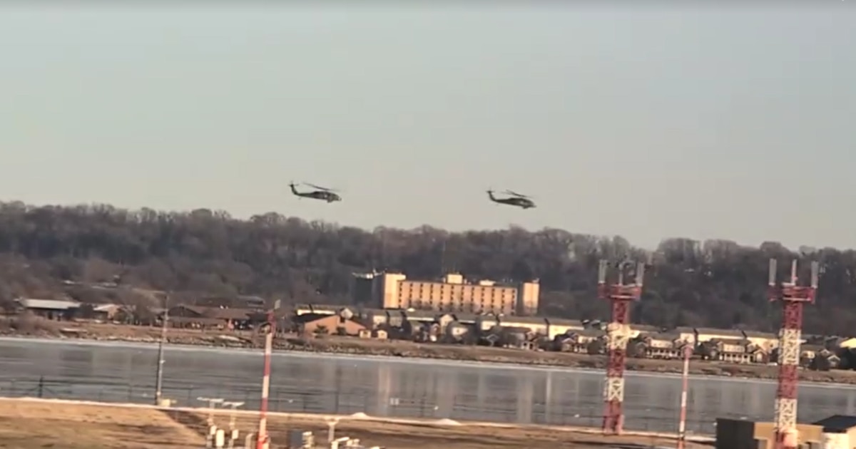 Un video grabado días antes del accidente en Washington muestra a dos helicópteros volando cerca de un avión en el aeropuerto Reagan