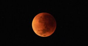 El espectáculo de la “Luna de Sangre” regresa: dónde y cómo ver el eclipse lunar que iluminará el cielo de EEUU