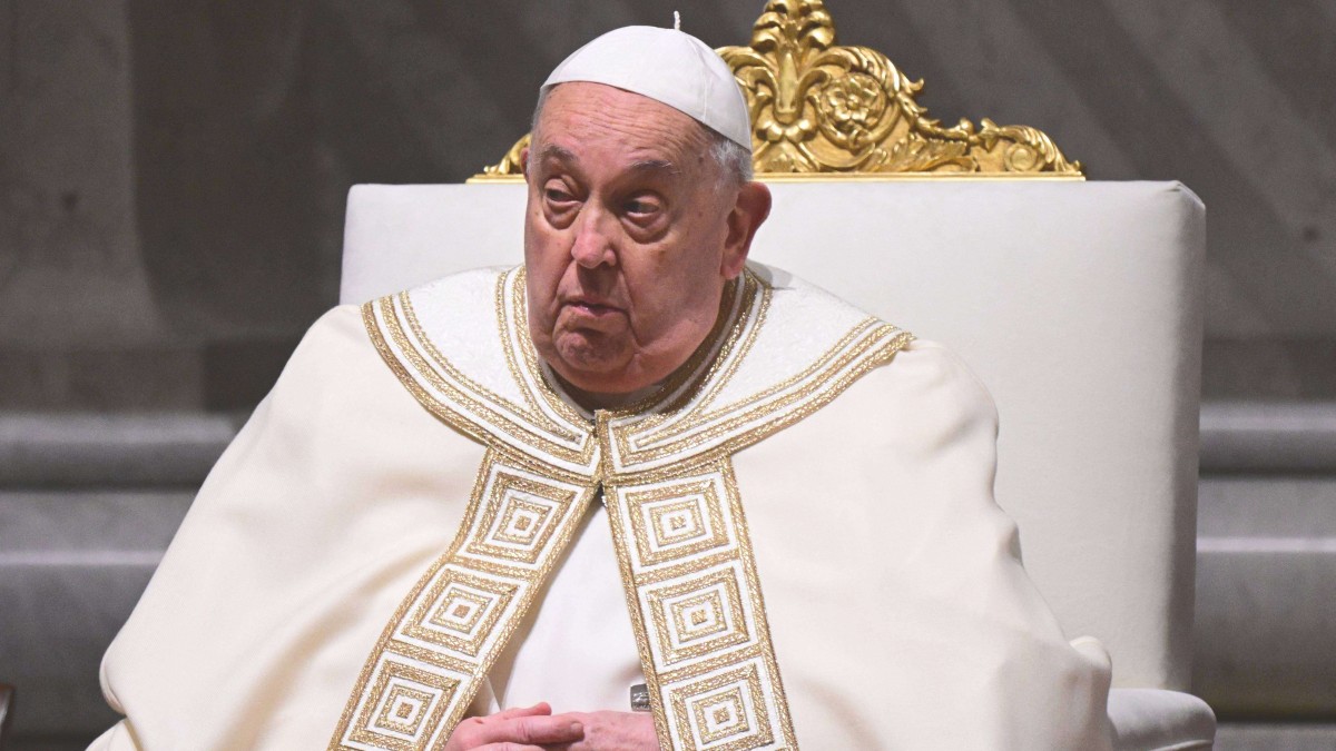 «No está fuera de peligro»: Papa Francisco permanecerá hospitalizado toda la próxima semana