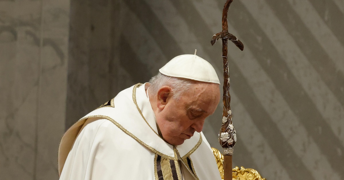 El Vaticano informó que el papa Francisco pasó una noche tranquila tras la crisis respiratoria