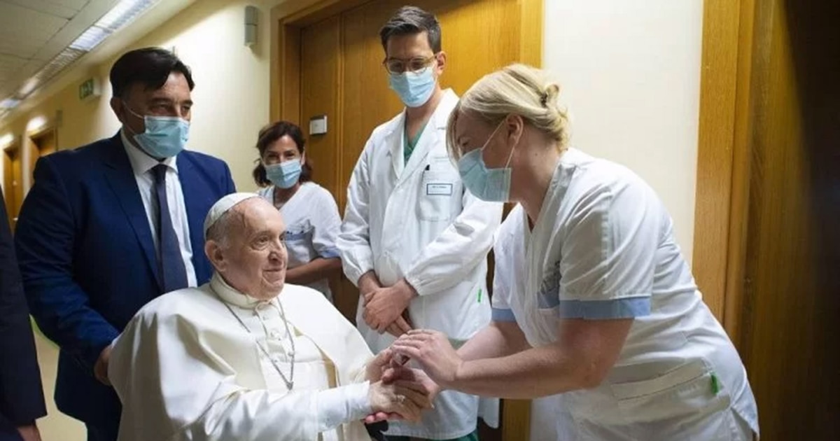 Desde el hospital Gemelli, el papa Francisco dijo que continúa su tratamiento “con confianza”