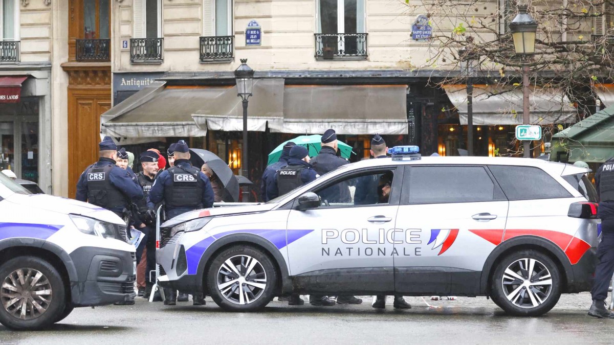 Joven madre es detenida tras lanzar a su bebé recién nacido desde la ventana de un hotel en París