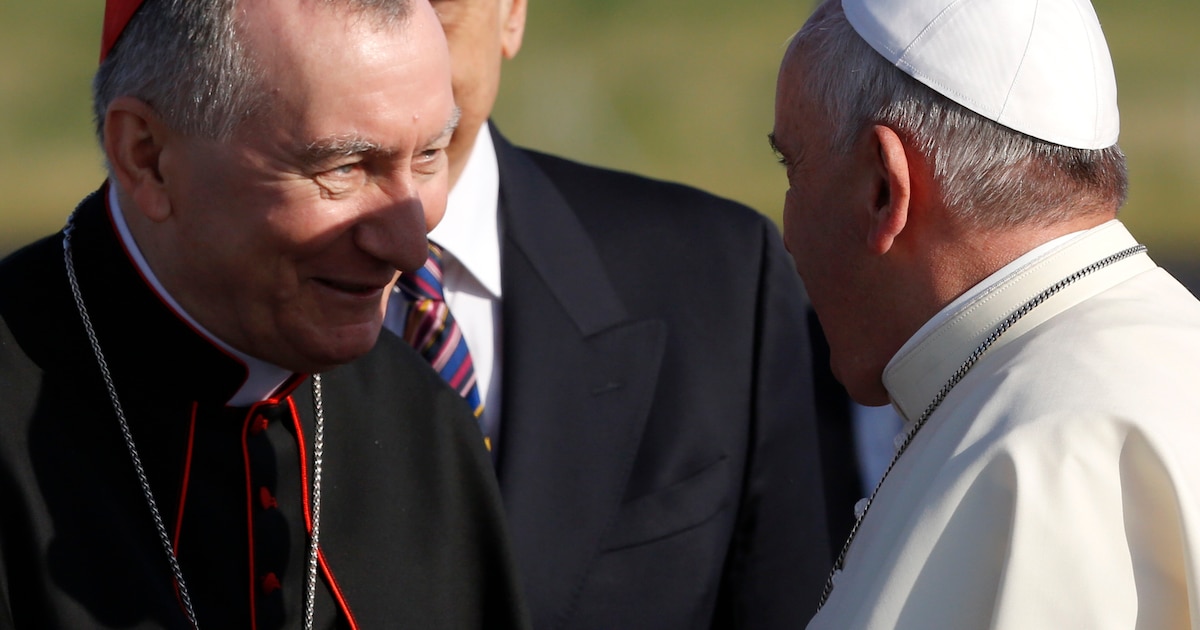 El papa Francisco recibió en el hospital al secretario de Estado vaticano Pietro Parolin