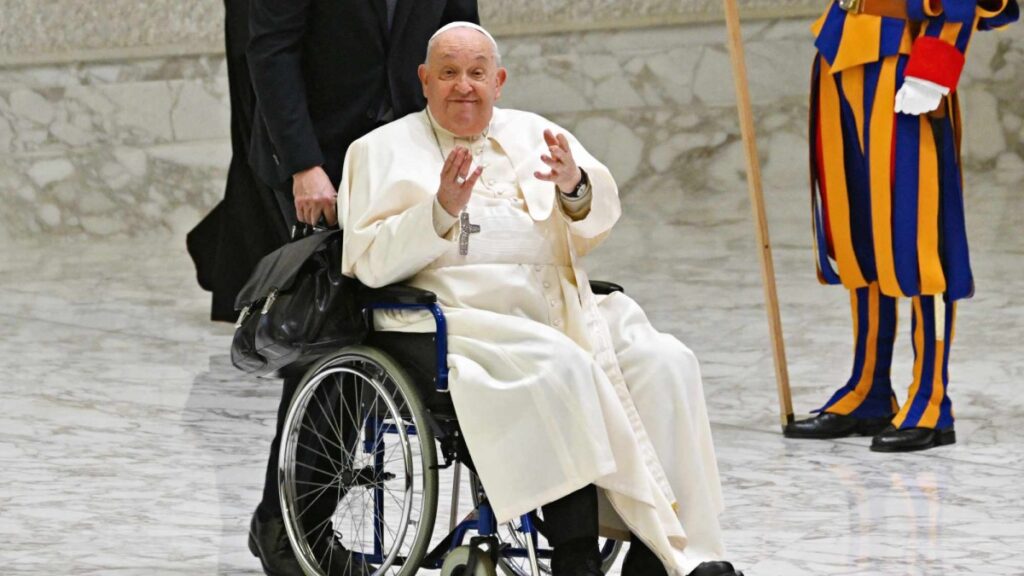 Con voz entrecortada: Papa Francisco envía audio agradeciendo las oraciones por su salud