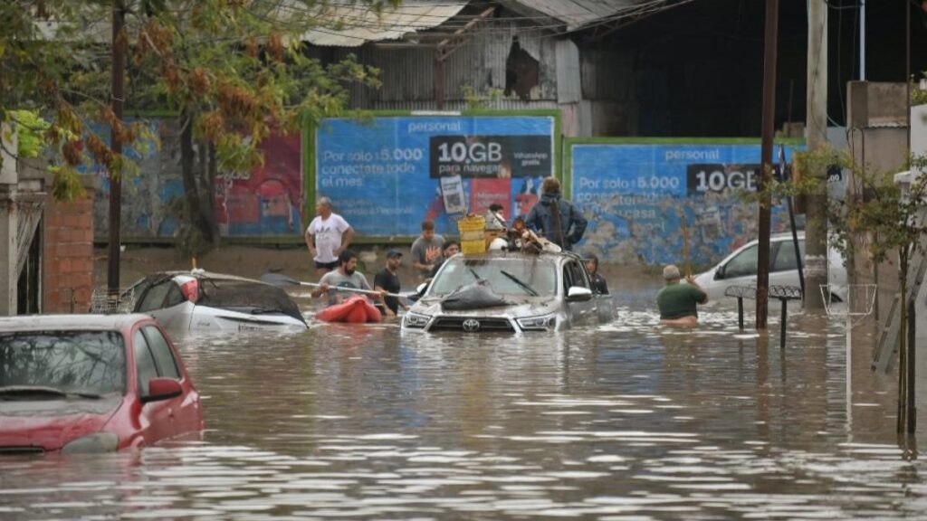 Fuerte temporal en Argentina deja 12 muertos en Bahía Blanca: Gobierno de Chile ofrece ayuda ante la emergencia