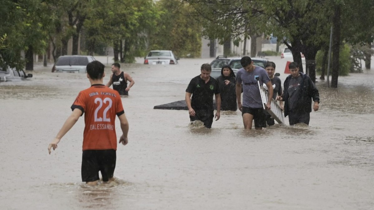 Se elevan a 16 los fallecidos por temporal en Bahía Blanca: Hay más de 100 denuncias de personas desaparecidas