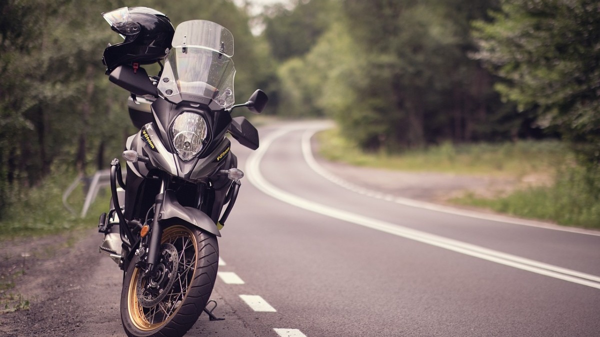 ¡Se volvió motochorra!: Mujer fue a comprar una moto, pidió «probarla» pero se arrancó y no volvió más