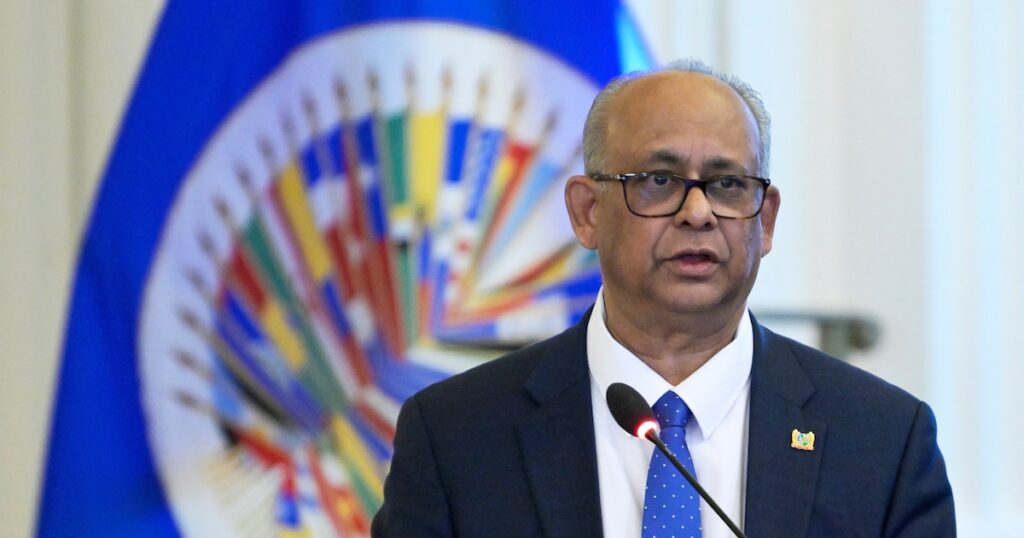 En plena tensión regional, Ramdin asume como secretario General de la OEA con un fuerte apoyo del Caribe y América Latina