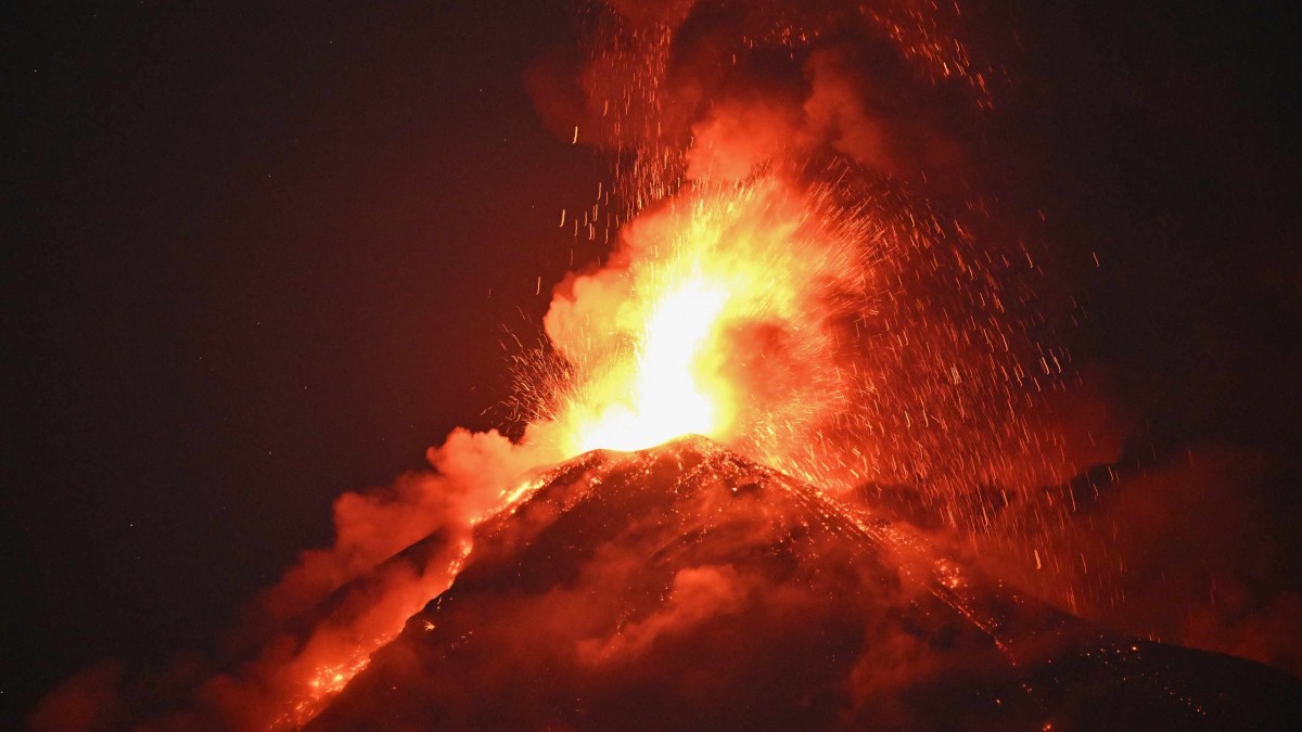 Evacúan a miles de personas tras erupción de volcán de Fuego en Guatemala: Es el más activo de Centroamérica