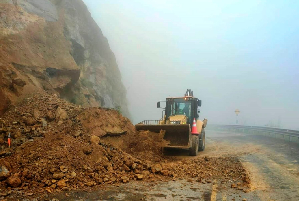 LLUVIAS INTENSAS SIGUEN GENERANDO EMERGENCIAS POR DESLIZAMIENTOS DE CARRETERAS EN CAJAMARCA