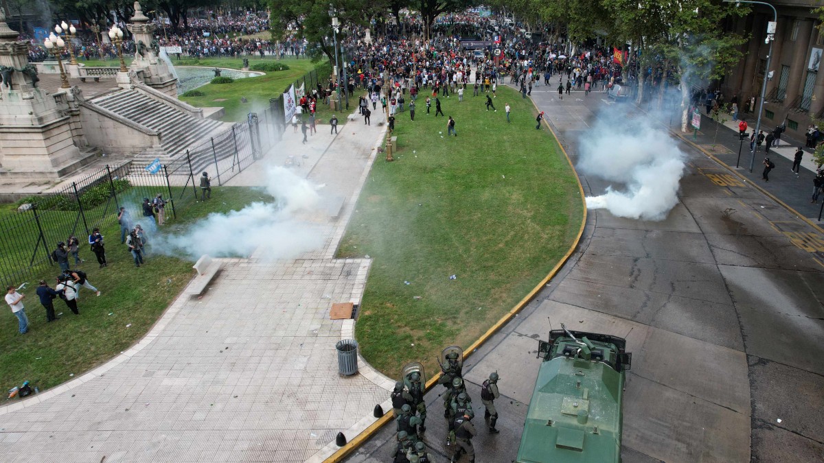 Gobierno de Milei acusa «intento de golpe de Estado» tras protestas de jubilados en Argentina