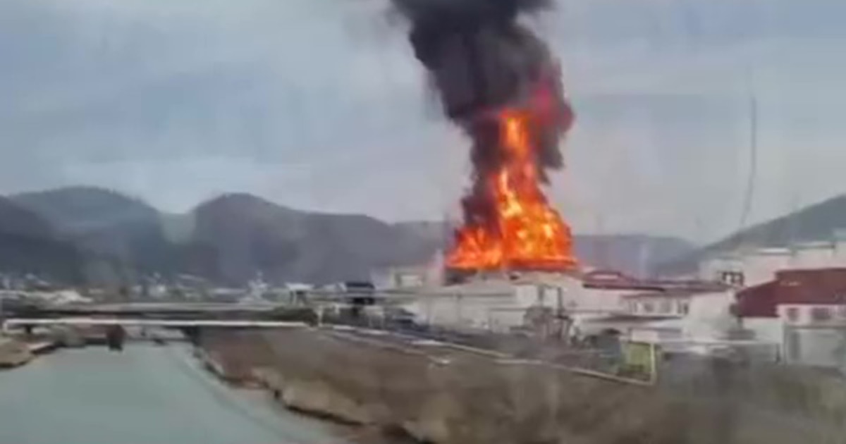 Ucrania atacó con drones la refinería de la petrolera rusa Rosneft en el mar Negro: arde un depósito de combustible