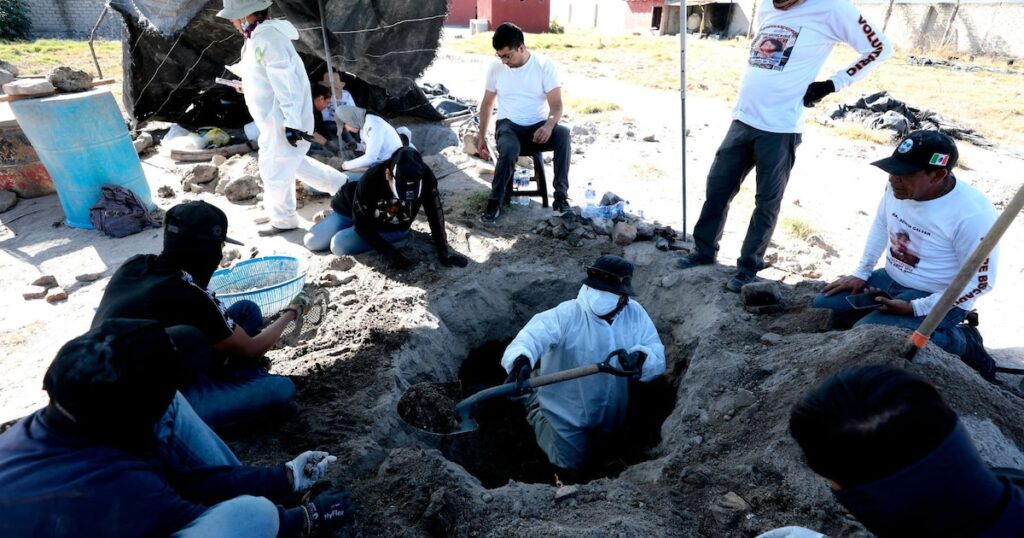 Dentro de un campo de exterminio de un cártel mexicano: hornos, zapatos y dientes