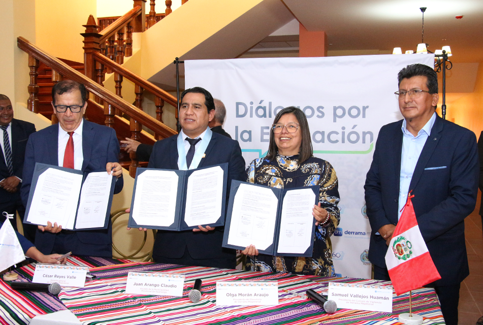 AYACUCHO FUE SEDE DEL SÉPTIMO «DIÁLOGOS POR LA EDUCACIÓN» ORGANIZADO POR LA DERRAMA MAGISTERIAL Y EL SUTEP