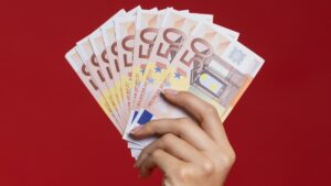 Fingió estar muda 16 años para cobrar una pensión y no ir a trabajar: Así fue como un detective descubrió su fraude