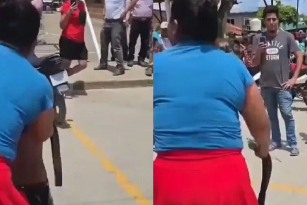 VIDEO: Mujer encuentra a su hijo robando y lo agarra a cintarazos