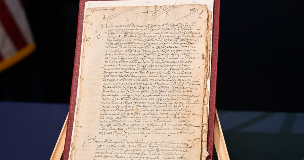 EEUU devolvió a Paraguay un manuscrito del siglo XVI que fue robado y subastado en Nueva York