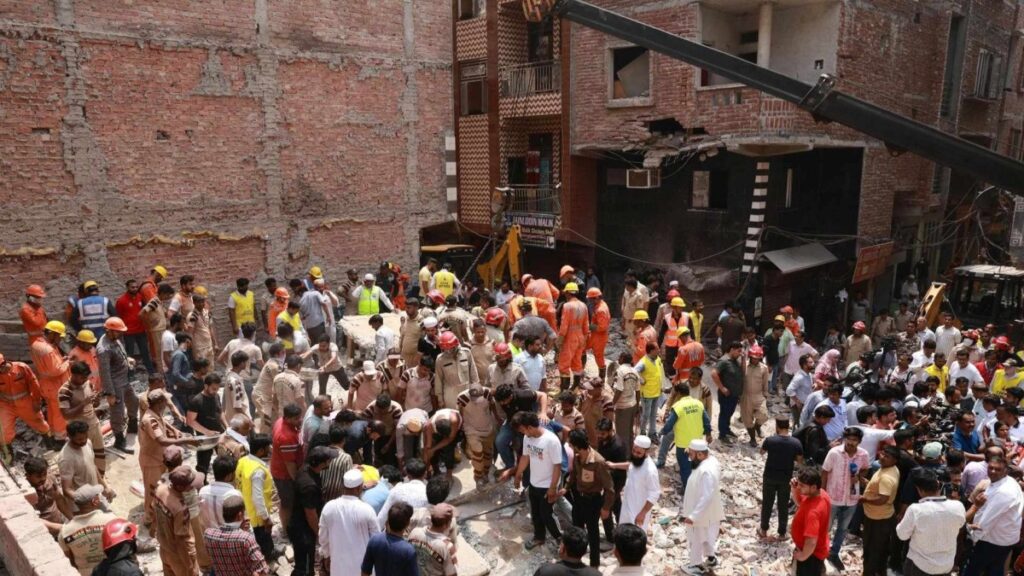 Derrumbe en un edificio de la India dejó 11 personas fallecidas