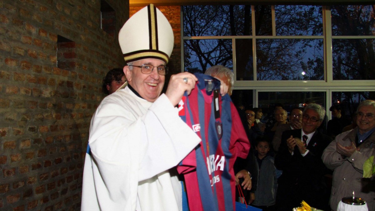 «Siempre fue uno de los nuestros»: La emotiva despedida de San Lorenzo al Papa Francisco