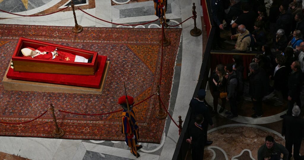 El féretro del papa Francisco será sellado este viernes en la basílica de San Pedro