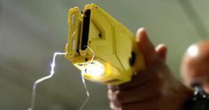 Es oficial: serenazgo podrá usar pistolas eléctricas o Taser en Perú sin riesgo de cárcel en caso de muerte, ¿desde cuándo?