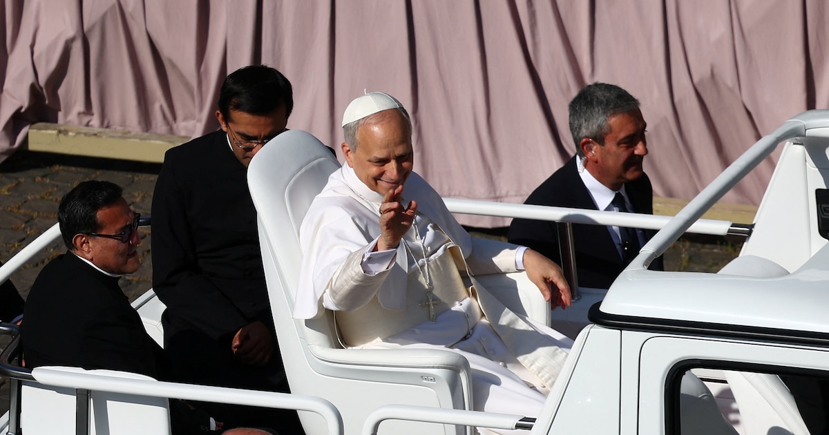 EN VIVO: El papa León XIV saludó a los fieles en la Plaza de San Pedro a bordo del papamóvil