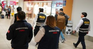 Perú impidió el ingreso de 900 extranjeros en el Aeropuerto Jorge Chávez por considerarlos “un riesgo”