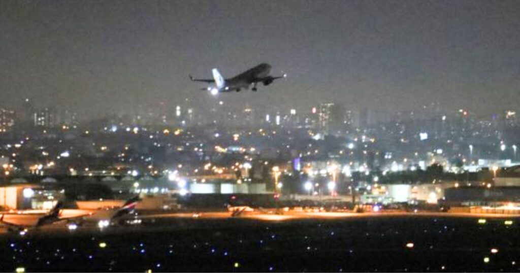 Aeropuerto Jorge Chávez: Pasajeros retenidos por horas dentro de avión debido a falta de buses