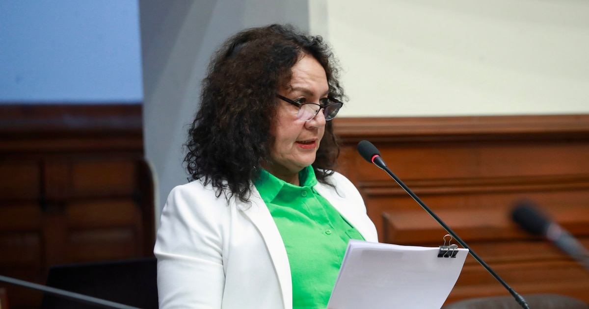 María Acuña sostiene que informar de la desaparición de sus tesis es una maniobra política en su contra: “¿Por qué no lo sacaron antes?»