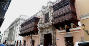 Perú recomienda a sus ciudadanos evitar viajes no esenciales a Medio Oriente tras ataque a Irán