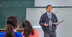 Gobierno anunció aumento de sueldos para maestros: La nueva escala salarial irá hasta S/7.351