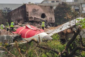 Sube a 279 la cifra de muertos por caída de avión de Air India en Ahmedabad