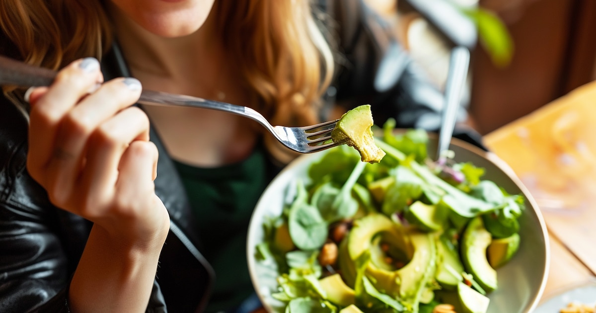 Qué alimentos ayudan a proteger el cerebro y reducir el riesgo de Alzheimer