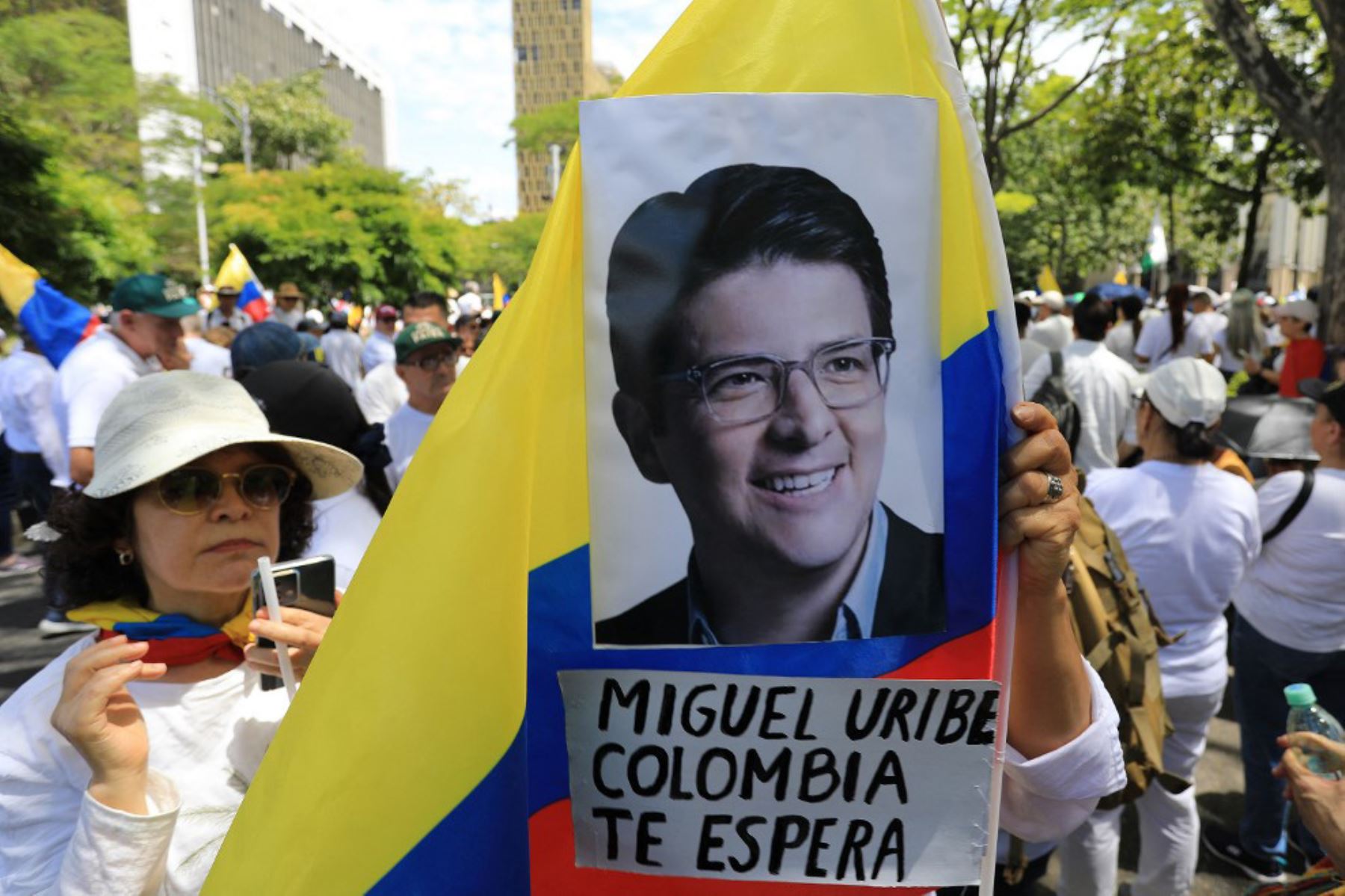 Senador Uribe Turbay es llevado a una cirugía de urgencia por nuevo sangrado cerebral