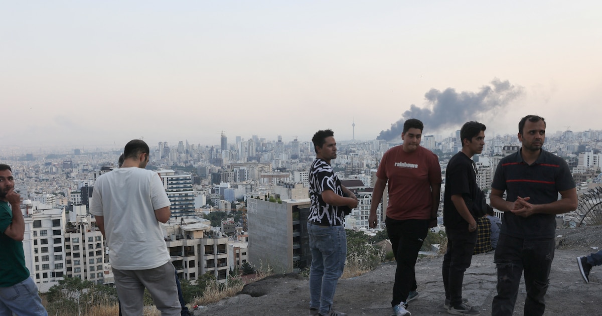Los iraníes enfrentan graves interrupciones de internet en medio de los bombardeos con Israel