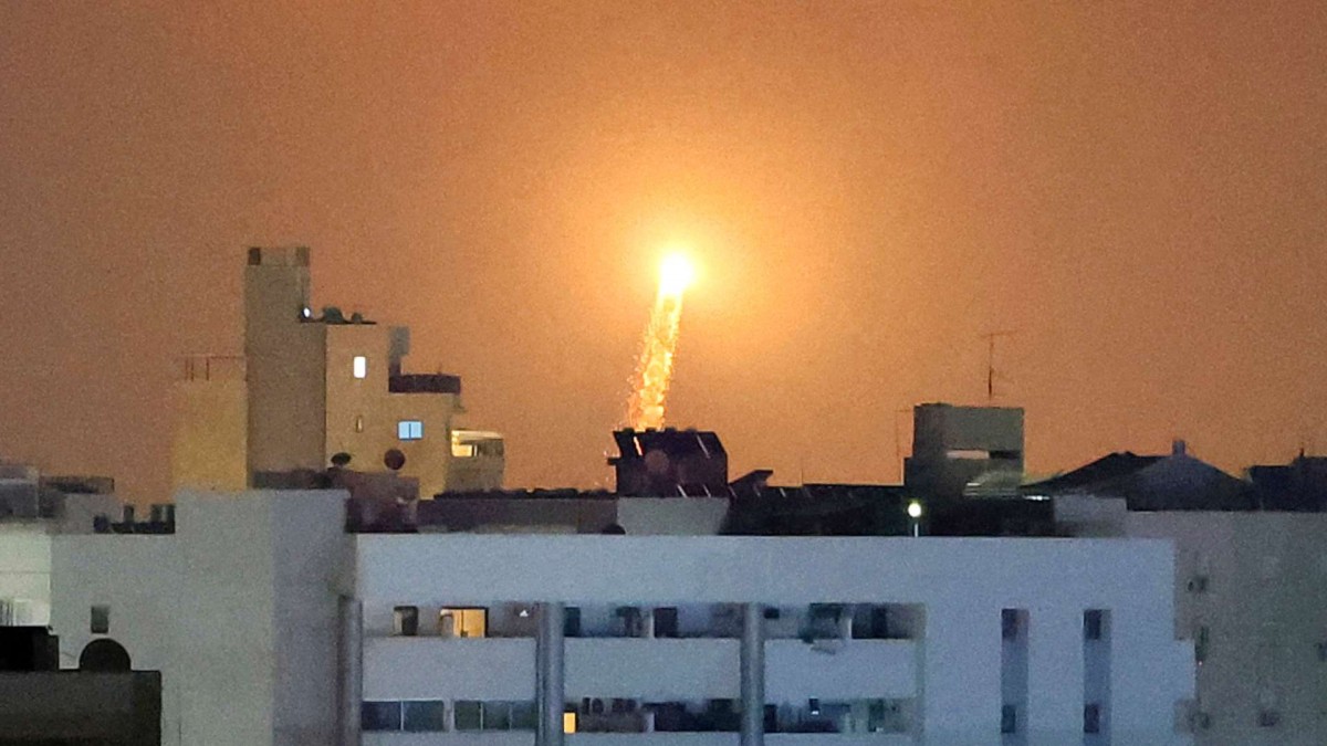 Irán asegura haber lanzado misiles hipersónicos contra Israel