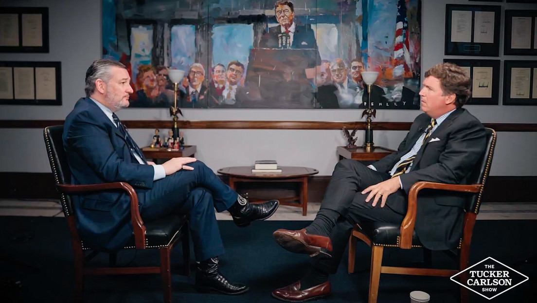 «No sabe nada sobre Irán»: Tucker Carlson destroza a un senador de EE.UU.