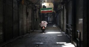 Miedo, caos y desinformación: en medio de los ataques israelíes, los vecinos de Teherán viven en un clima de máxima tensión